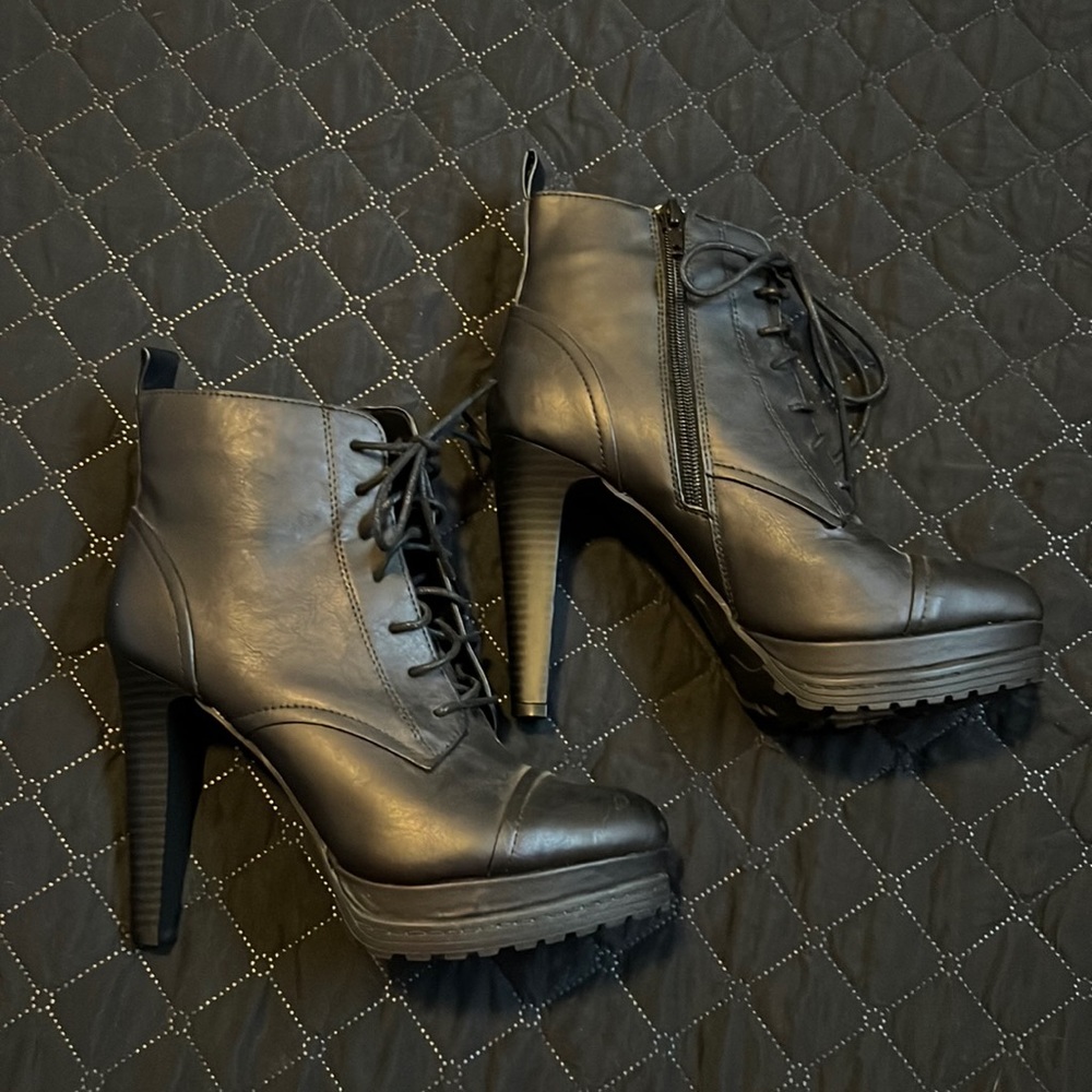 Forever 21 black platform booties size 7